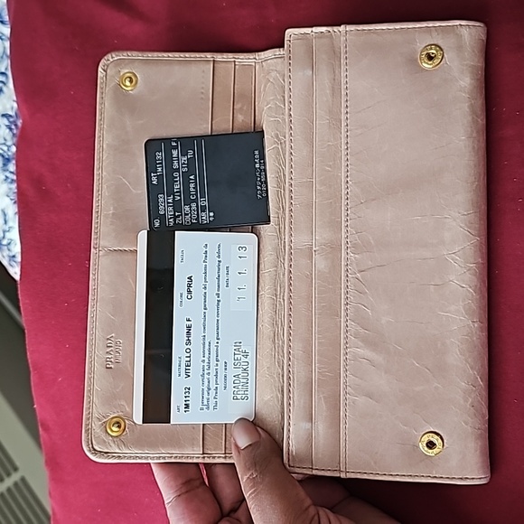 Prada - Picture 8 of 11